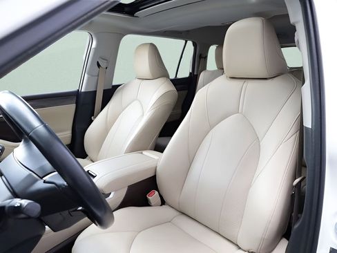 Used 2022 Toyota Highlander Limited image 19