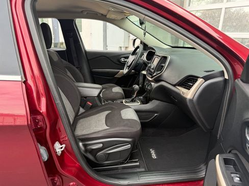 Used 2018 Jeep Cherokee Latitude image 18