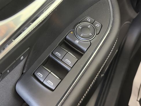 Used 2025 Buick Envision Sport Touring AWD/4WD image 29