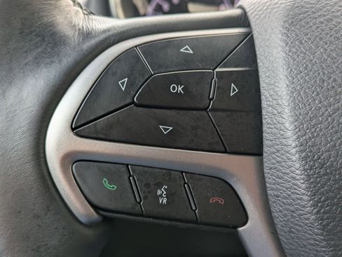 Used 2019 Jeep Grand Cherokee Altitude image 14