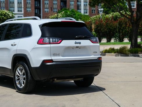 Used 2019 Jeep Cherokee Latitude Plus w/ Comfort/Convenience Group AWD/4WD image 25