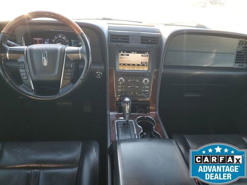 Used 2017 Lincoln Navigator Select image 11