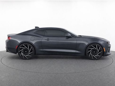 Used 2018 Chevrolet Camaro LT RWD image 8