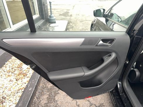 Used 2016 Volkswagen Jetta Sport image 12