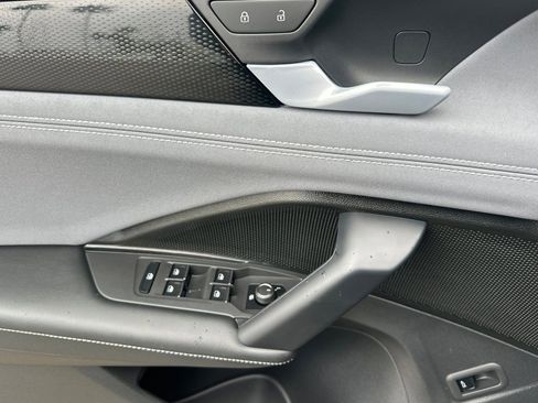 New 2026 Volkswagen Tiguan SE R-Line FWD image 9
