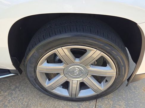 Used 2016 Cadillac Escalade Luxury RWD image 18