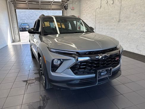 Used 2025 Chevrolet TrailBlazer RS AWD/4WD image 2