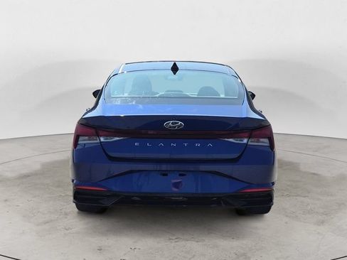 Used 2022 Hyundai Elantra SEL w/ Preferred Accessory Package FWD image 6