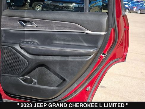 Used 2023 Jeep Grand Cherokee L Limited w/ Black Appearance Package image 30
