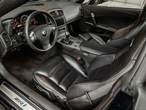Used 2009 Chevrolet Corvette ZR1 w/ Preferred Equipment Group RWD image 2