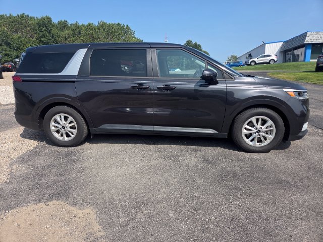 Used 2022 Kia Carnival LX FWD image 4