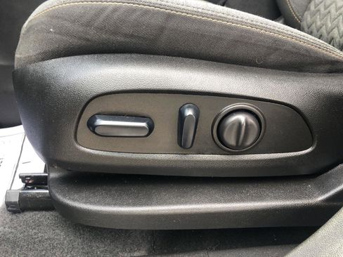 Used 2024 Chevrolet Equinox LT FWD image 22