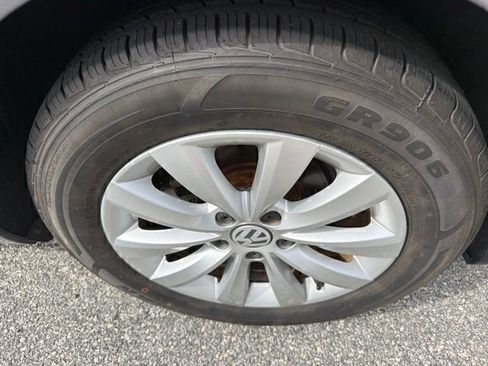 Used 2018 Volkswagen Beetle 2.0T S FWD image 21