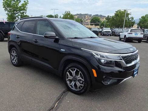 Used 2021 Kia Seltos EX AWD/4WD image 2