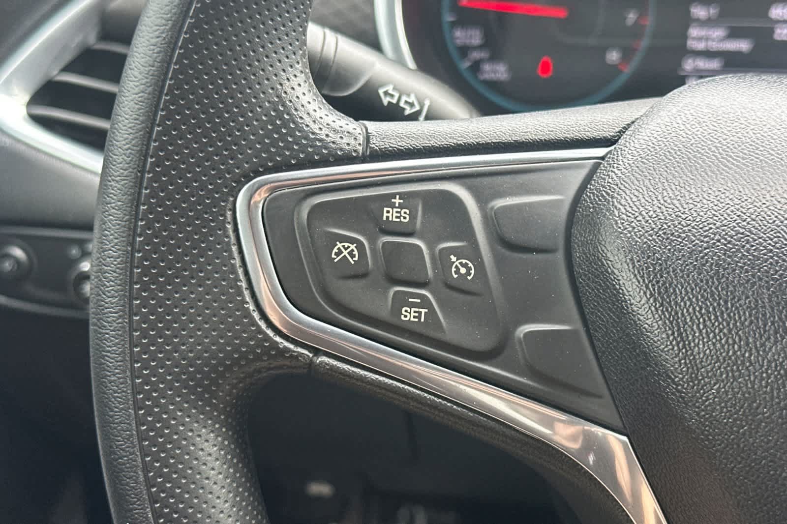 Used 2020 Chevrolet Malibu LT FWD image 25