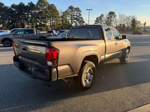 Used 2022 Toyota Tacoma SR image 8