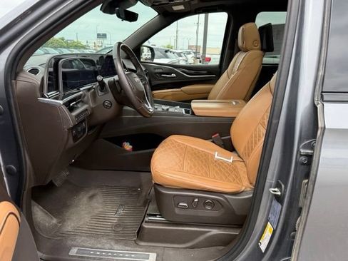 Used 2021 Cadillac Escalade ESV Sport w/ Driver Assist Tech Package AWD/4WD image 2