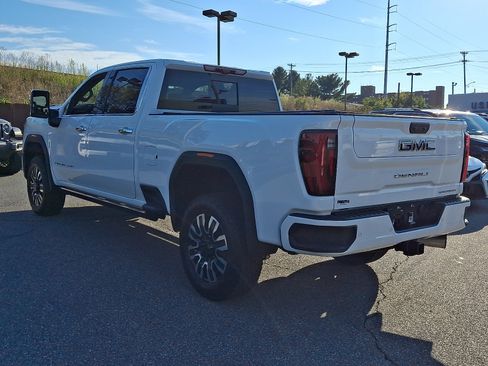 Certified 2025 GMC Sierra 2500 Denali Ultimate w/ Max Trailering Package AWD/4WD image 4