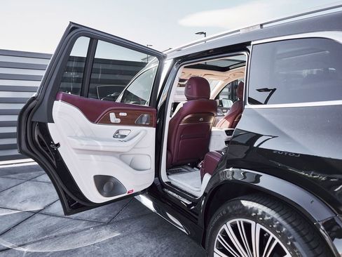 Used 2024 Mercedes-Benz Maybach GLS 600 4MATIC image 28