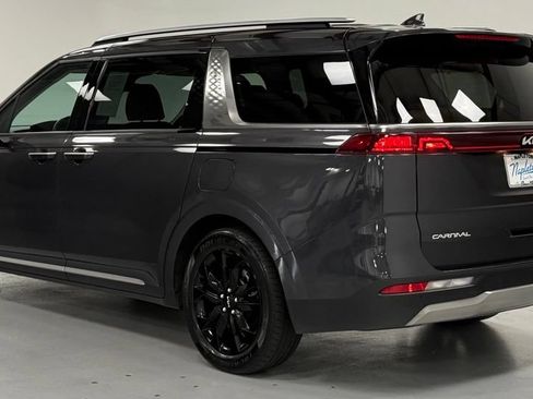 Used 2023 Kia Carnival SX FWD image 4