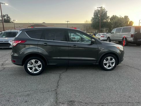 Used 2015 Ford Escape SE image 8