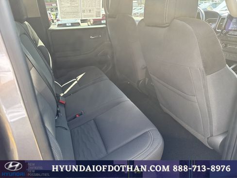 Used 2024 Nissan Frontier SV AWD/4WD image 13