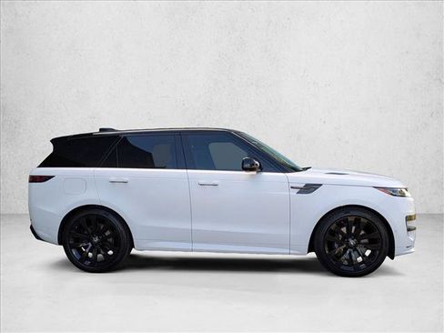 Used 2025 Land Rover Range Rover Sport Dynamic SE image 4