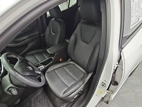 Used 2022 Buick Encore GX Essence w/ Experience Buick Package image 29