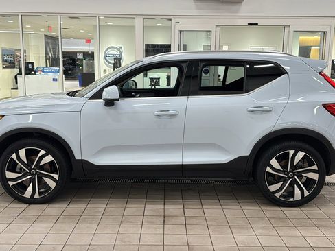 Used 2024 Volvo XC40 B5 Plus w/ Climate Package image 8