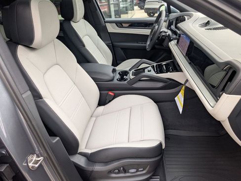 New 2026 Porsche Cayenne Coupe AWD/4WD image 24