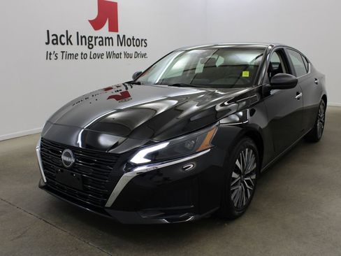 Used 2025 Nissan Altima 2.5 SV image 2