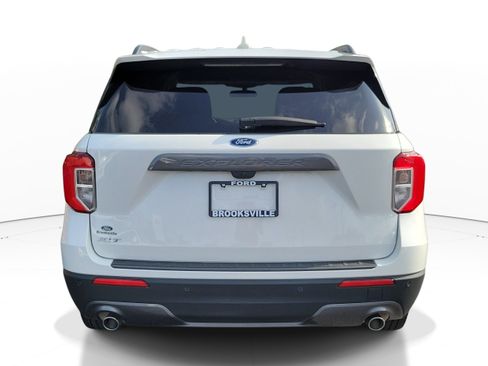 Used 2024 Ford Explorer XLT w/ Equipment Group 202A RWD image 5