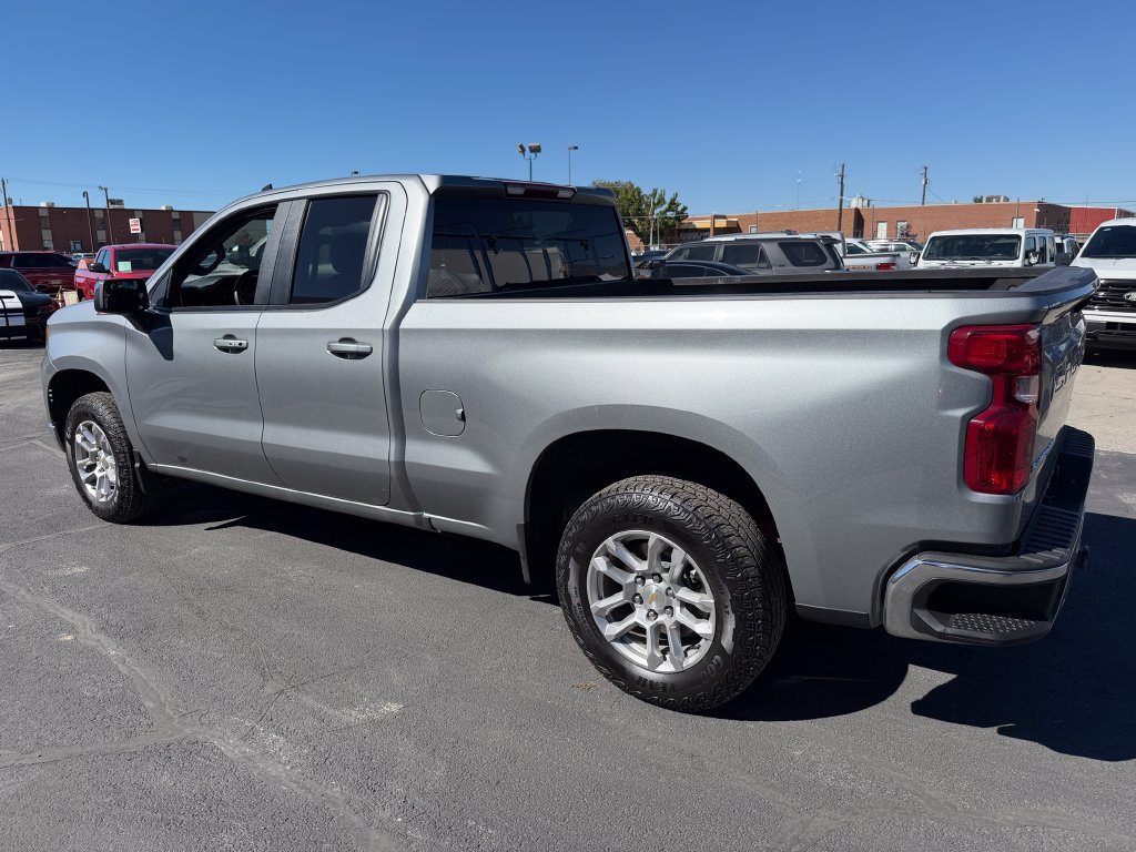 Used 2025 Chevrolet Silverado 1500 LT AWD/4WD image 5