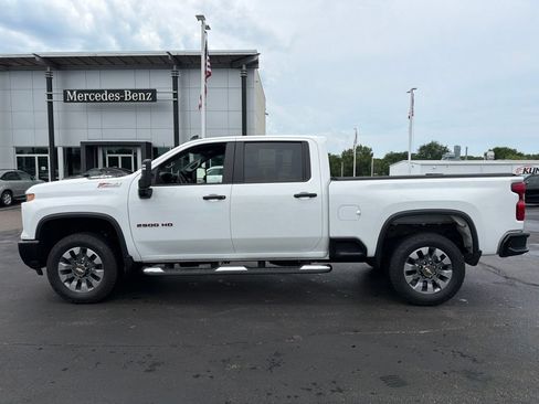 Used 2024 Chevrolet Silverado 2500 Custom w/ Custom Value Package AWD/4WD image 7