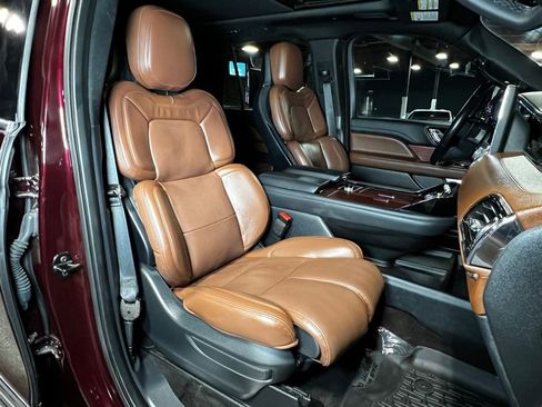Used 2023 Lincoln Navigator Reserve AWD/4WD image 4