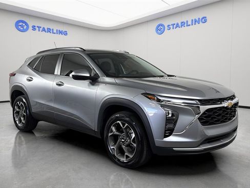 Used 2025 Chevrolet Trax LT image 29