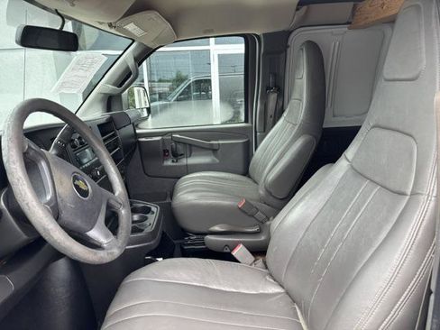 Used 2017 Chevrolet Express 2500 Extended RWD image 8