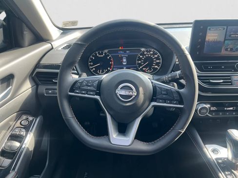 Certified 2025 Nissan Altima 2.5 SR w/ SR Premium Package FWD image 13