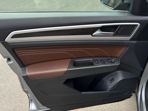 Used 2023 Volkswagen Atlas SE w/ Panoramic Sunroof Package AWD/4WD image 11