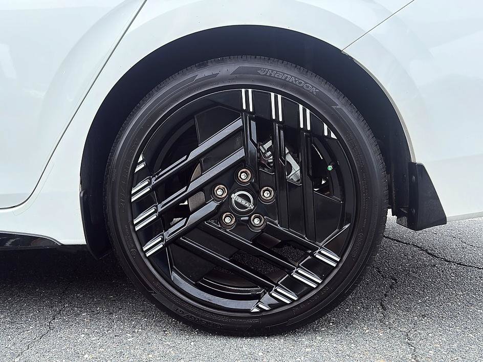 Certified 2026 Nissan Sentra SR w/ Floor Mat Package FWD image 9