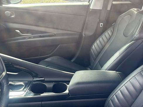 Used 2025 Hyundai Elantra Limited image 24