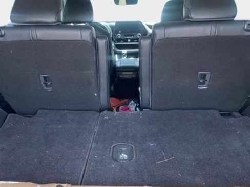 Used 2023 Toyota Highlander XLE FWD image 8