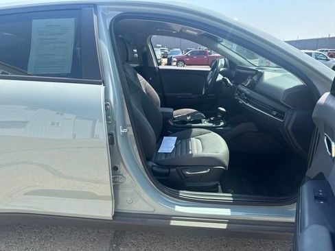 Used 2025 Kia K4 EX FWD image 17