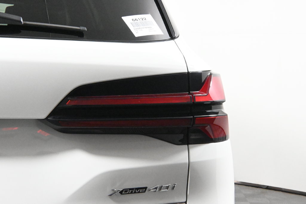 Used 2026 BMW X5 xDrive40i w/ M Sport Package AWD/4WD image 13