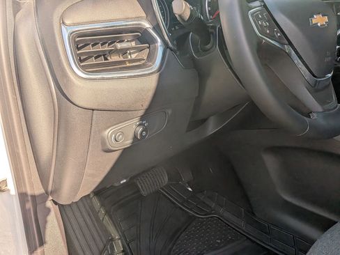 Certified 2024 Chevrolet Equinox LT w/ LPO, Floor Liner Package FWD image 17