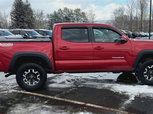 Used 2023 Toyota Tacoma TRD Off-Road image 9