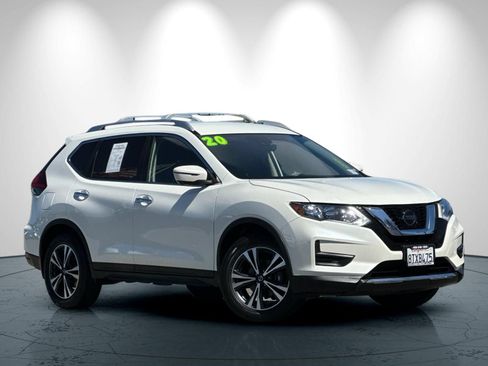 Used 2020 Nissan Rogue SV w/ Premium Package FWD image 2