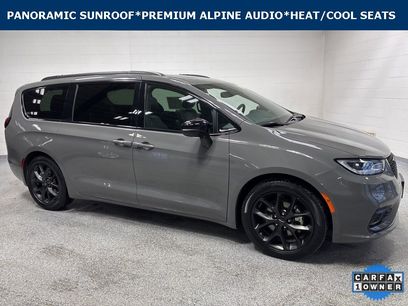 Used 2025 Chrysler Pacifica Limited