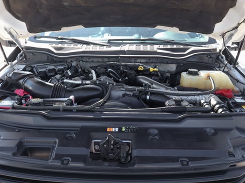 Used 2017 Ford F550 2WD Regular Cab Super Duty image 9
