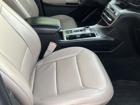 Used 2021 Ford Explorer XLT w/ Equipment Group 202A image 3